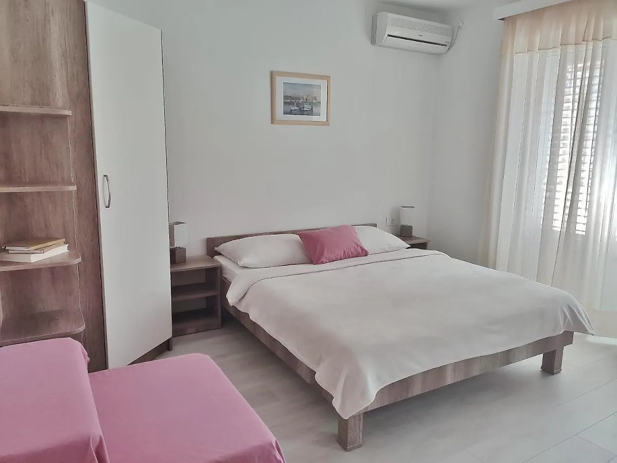 Apartments Padovan 209 Rab Town 0*,  Kroatien